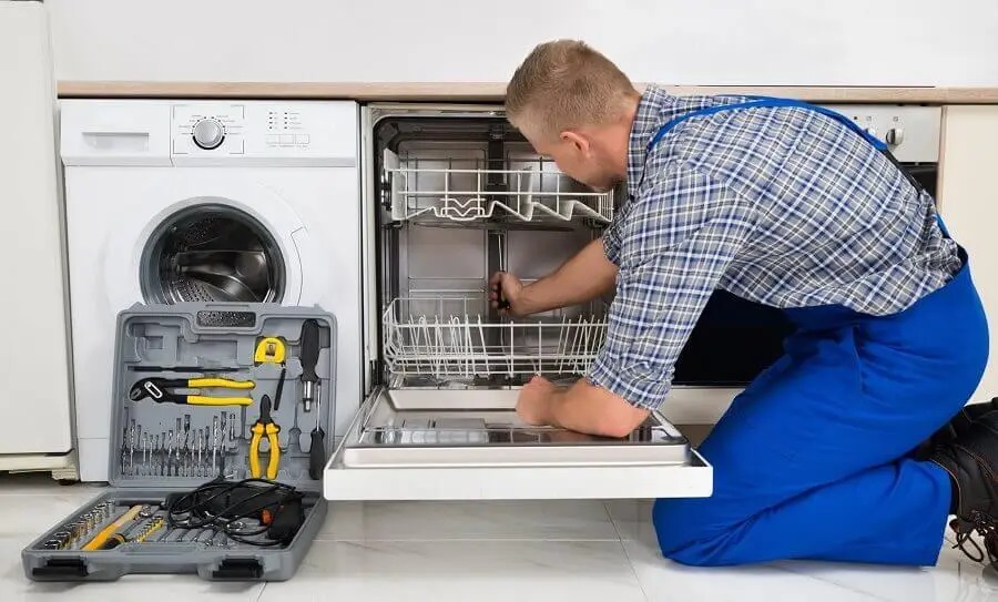Nallıhan Panasonic servisi teknisyen ekibi beyaz eşya tamiri yaparken
